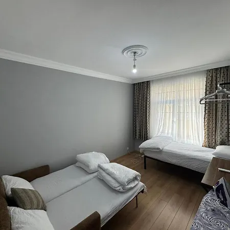 Taksim Ground Floor - 3 Bedroom - 1 Living - Full Kitchen * Istanbul