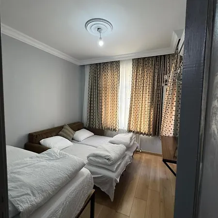 Taksim Ground Floor - 3 Bedroom - 1 Living - Full Kitchen Istanbul