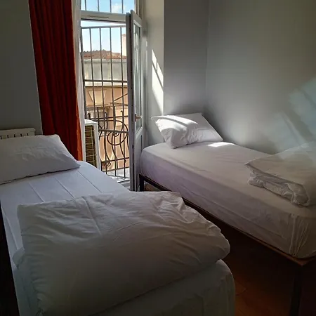 Taksim Ground Floor - 3 Bedroom - 1 Living - Full Kitchen Appartement Istambul