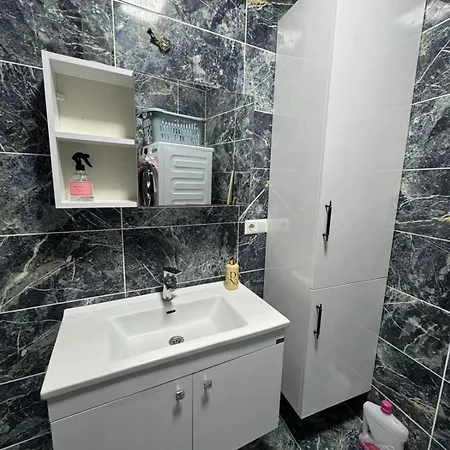 Taksim Ground Floor - 3 Bedroom - 1 Living - Full Kitchen Appartement Istambul