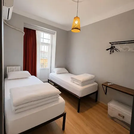 Taksim Ground Floor - 3 Bedroom - 1 Living - Full Kitchen Appartement Istambul