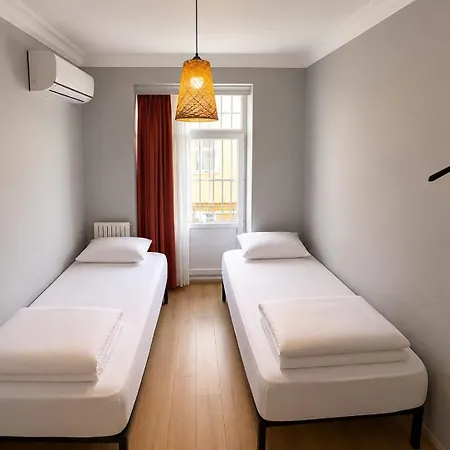 Taksim Ground Floor - 3 Bedroom - 1 Living - Full Kitchen Appartamento *