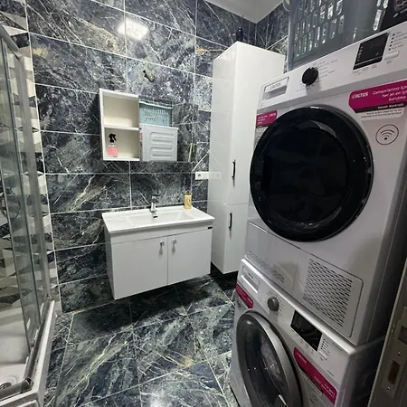 Taksim Ground Floor - 3 Bedroom - 1 Living - Full Kitchen Appartamento *