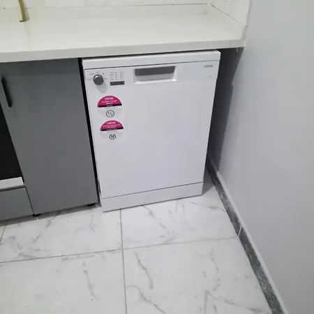 Appartamento Taksim Ground Floor - 3 Bedroom - 1 Living - Full Kitchen Provincia di Istanbul